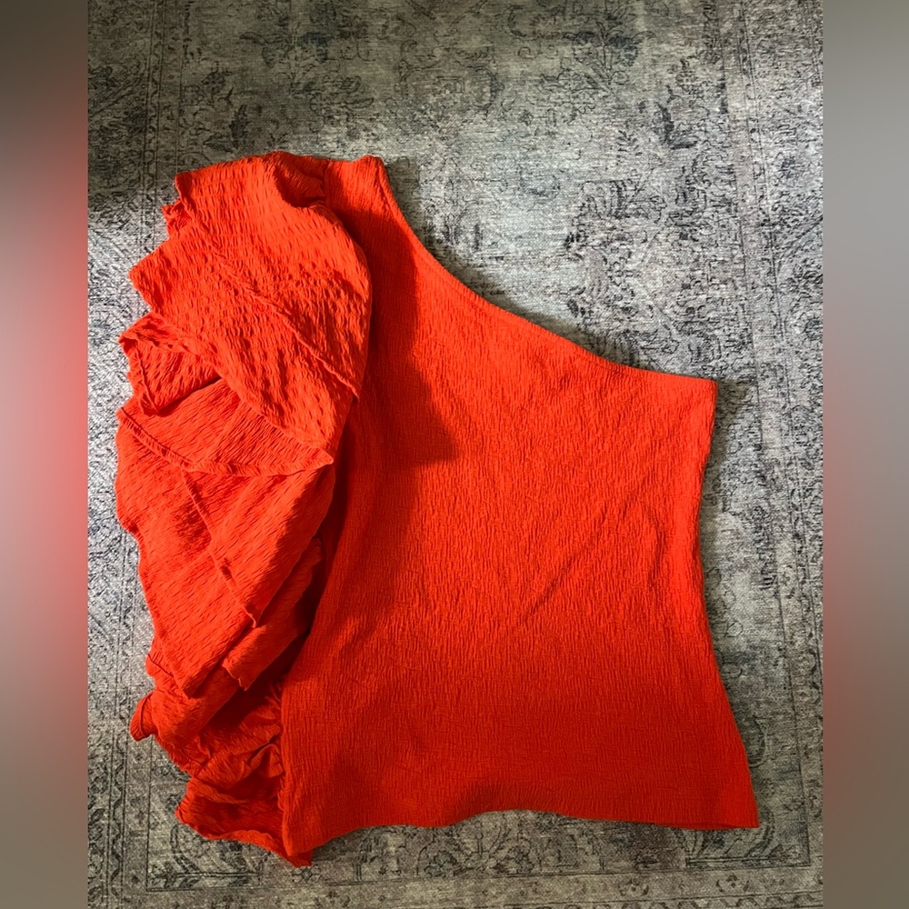 BY ANTHROPOLOGIE ONE SHOULDER RUFFLE TOP